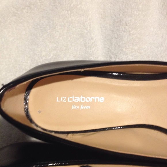 Liz Claiborne Flat Dress Shoes - Picture 4 of 4